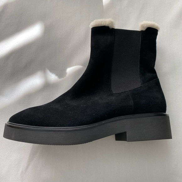 Stuart Weizman NWT Black suede booties. - Picture 2 of 6